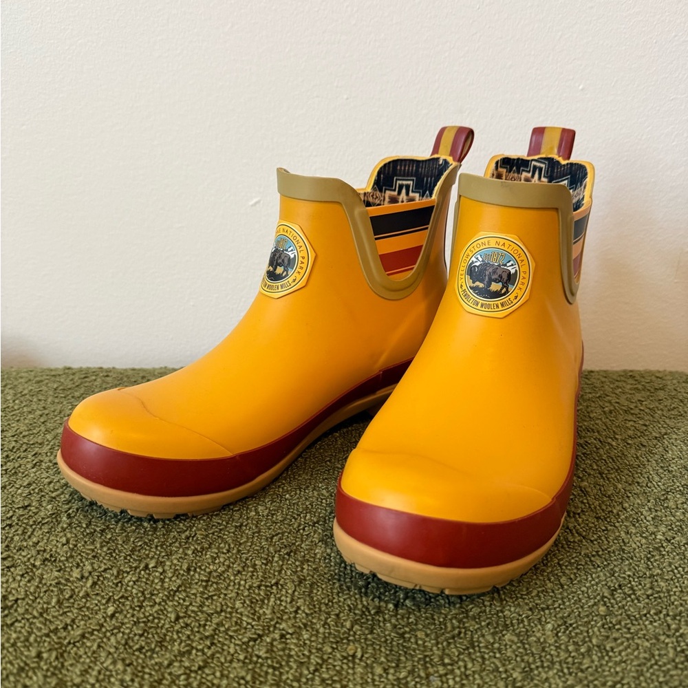 Pendleton Yellow Rainboots Yellowstone Size 8